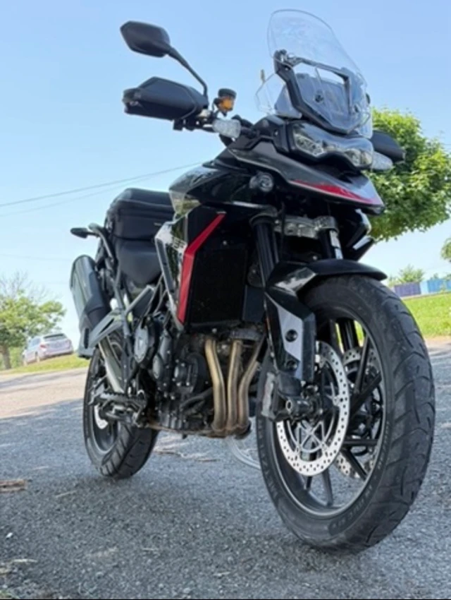 2024 Triumph, 9 000 km, dovoz Kanada — foto 2 z 5