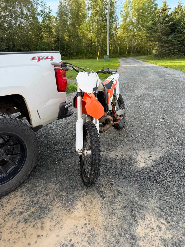 2016 KTM, dovoz Kanada — foto 2 z 3