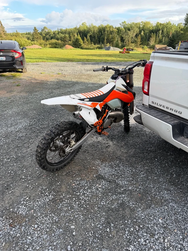 2016 KTM, dovoz Kanada — foto 3 z 3