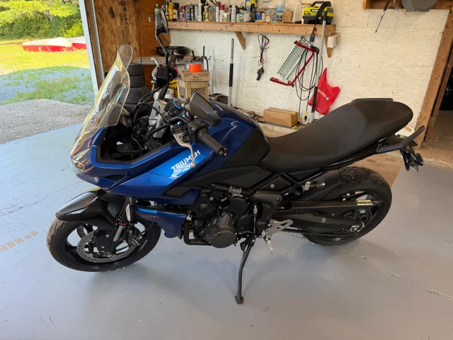 2022 Triumph, 11 000 km, dovoz Kanada — foto 1