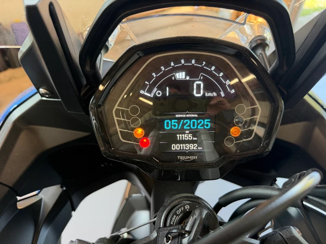 2022 Triumph, 11 000 km, dovoz Kanada — foto 5 z 5