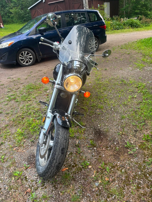 2003 Suzuki, 36 302 km, dovoz Kanada — foto 2 z 5