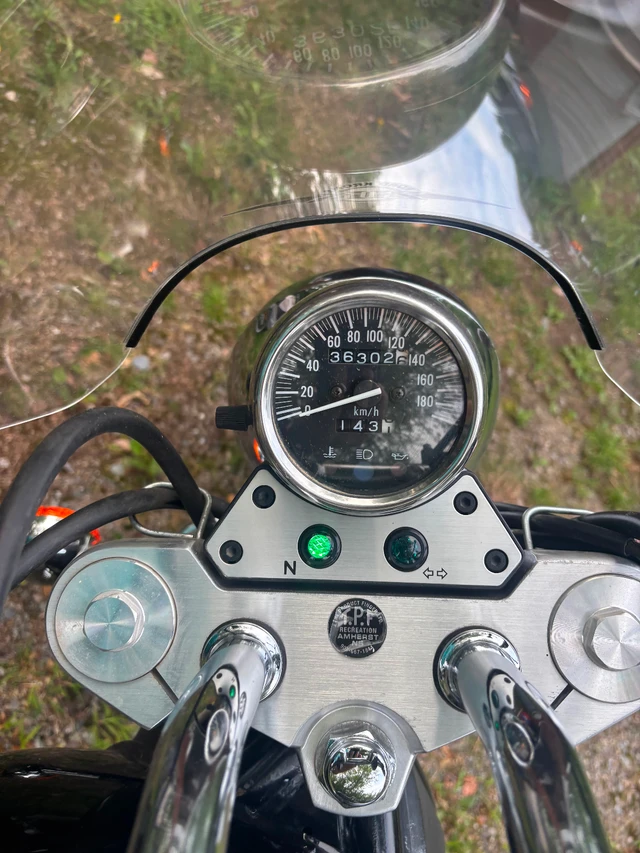 2003 Suzuki, 36 302 km, dovoz Kanada — foto 5 z 5