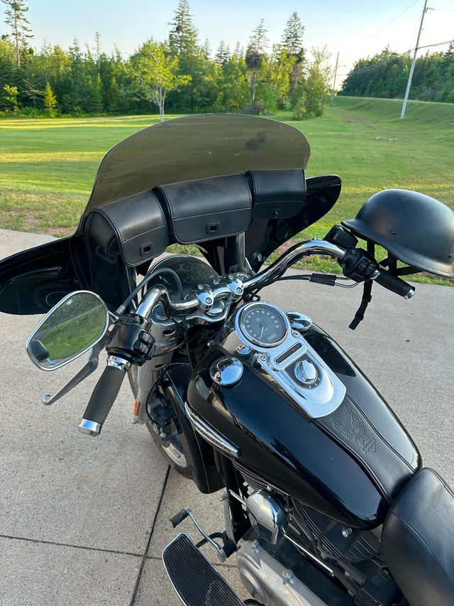 2014 Harley-Davidson, 16 094 km, dovoz Kanada — foto 3 z 5