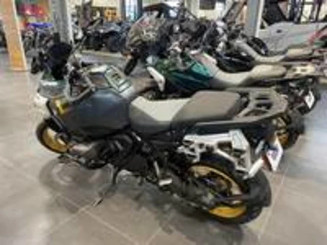 2026 BMW, 696 km, dovoz Kanada — foto 4 z 4
