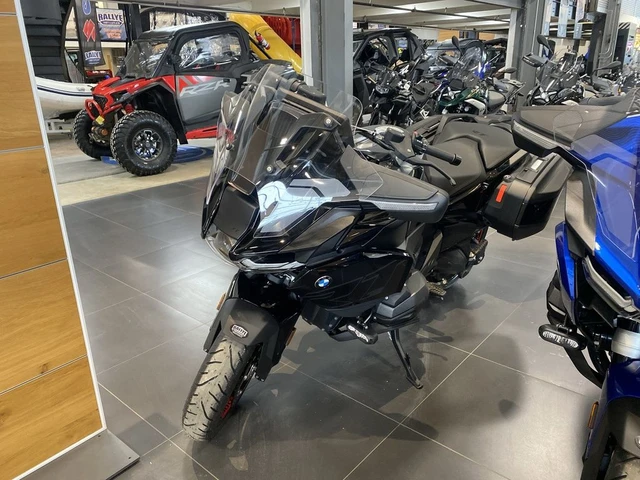 2026 BMW, černá, dovoz Kanada — foto 3 z 4