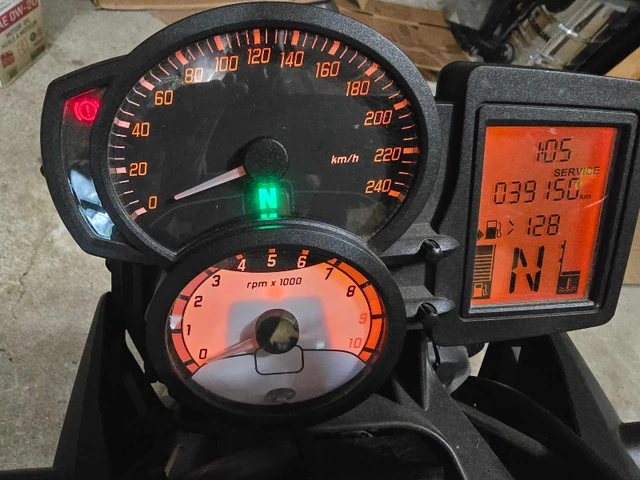 2011 BMW, 39 000 km, dovoz Kanada — foto 3 z 5