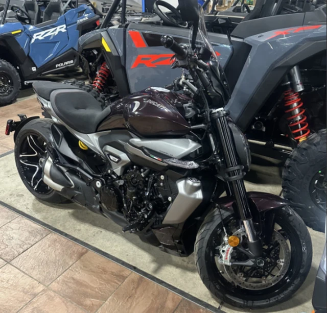 2026 Ducati, 6 619 km, dovoz Kanada — foto 1