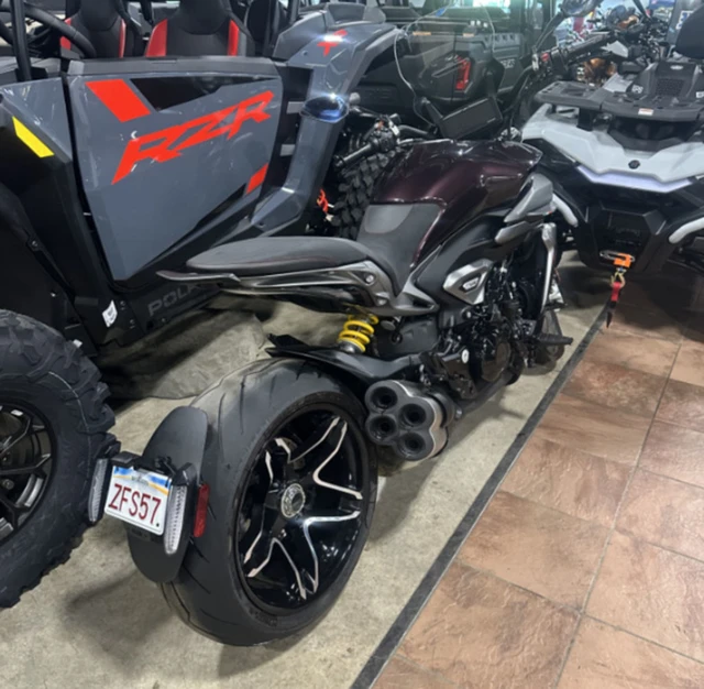 2026 Ducati, 6 619 km, dovoz Kanada — foto 2 z 3