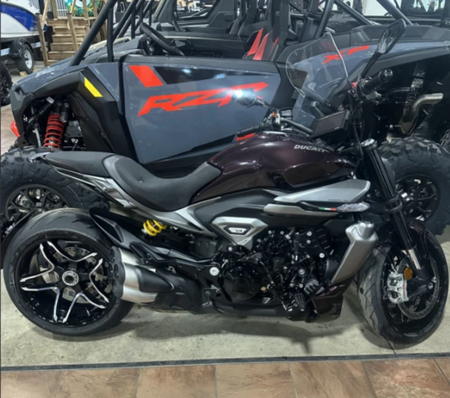 2026 Ducati, 6 619 km, dovoz Kanada — foto 3 z 3