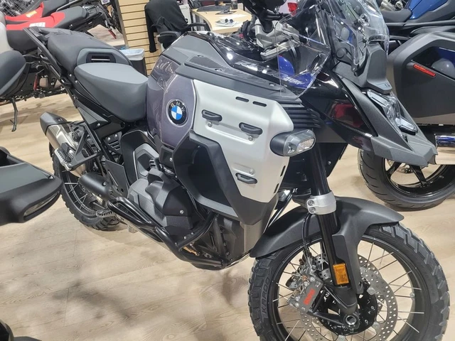 2026 BMW, černá, 10 km, dovoz Kanada — foto 2 z 5