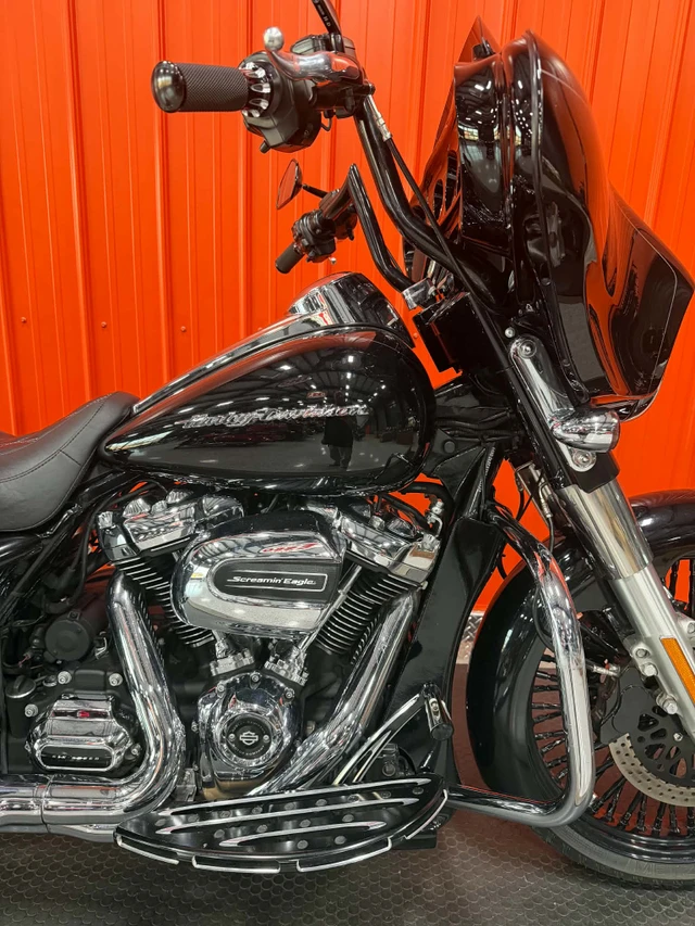 2017 Harley-Davidson, 60 000 km, dovoz Kanada — foto 3 z 5
