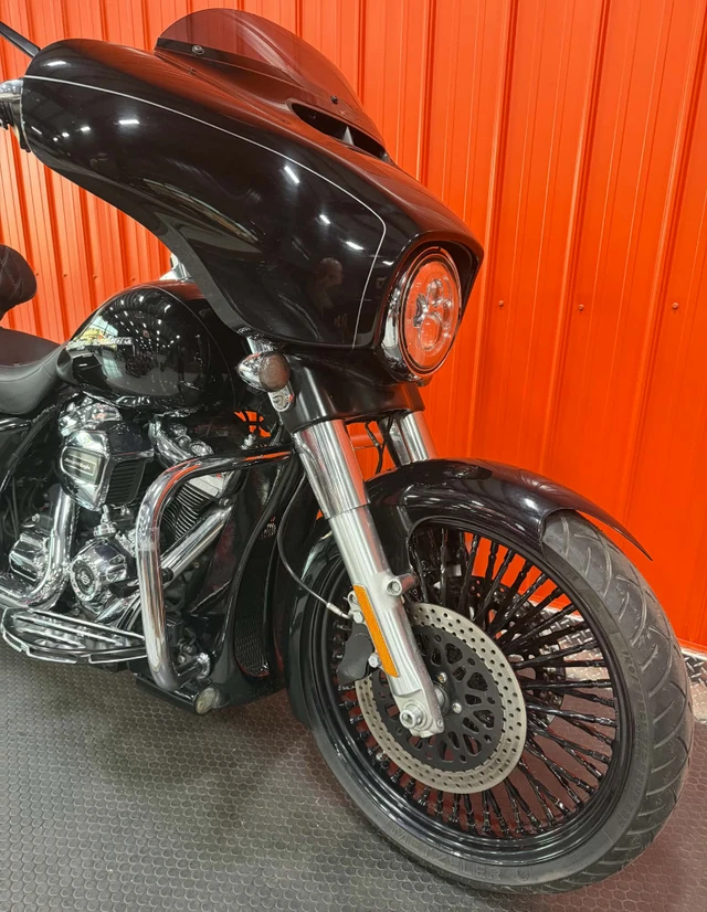 2017 Harley-Davidson, 60 000 km, dovoz Kanada — foto 4 z 5