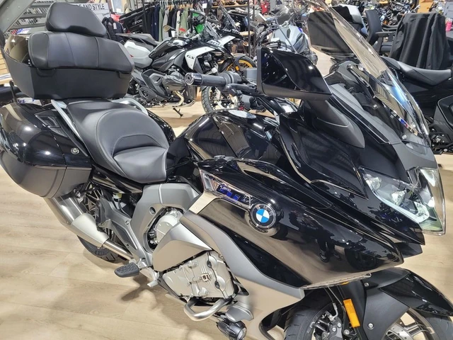 2026 BMW, černá, 10 km, dovoz Kanada — foto 5 z 5