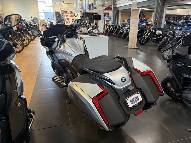 2026 BMW, 1 km, dovoz Kanada — foto 3 z 5