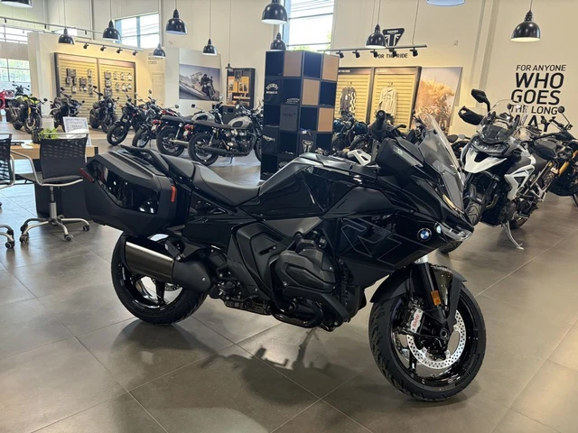 2026 BMW, černá, 1 km, dovoz Kanada — foto 1