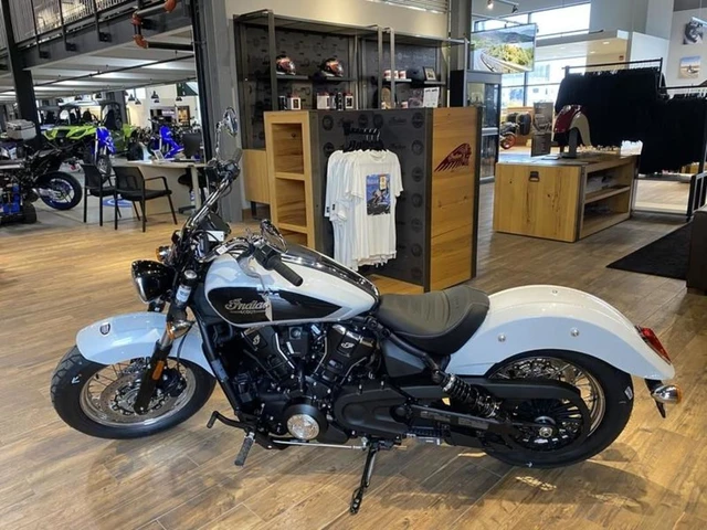2025 Indian, bílá, 23 km, dovoz Kanada — foto 2 z 4