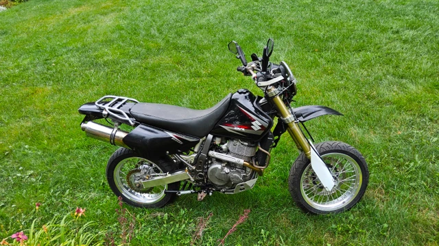 2011 Suzuki, 19 000 km, dovoz Kanada — foto 2 z 5