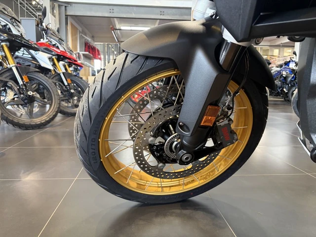 2026 BMW, černá, 1 km, dovoz Kanada — foto 4 z 5