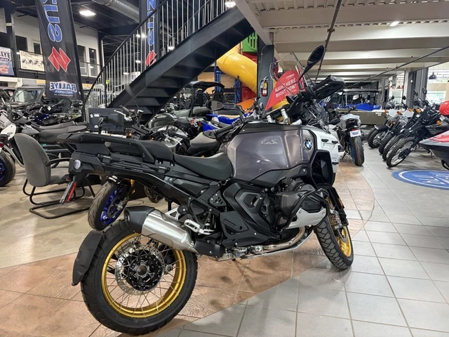 2026 BMW, černá, 1 km, dovoz Kanada — foto 2 z 5