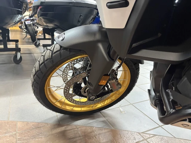 2026 BMW, černá, 1 km, dovoz Kanada — foto 4 z 5