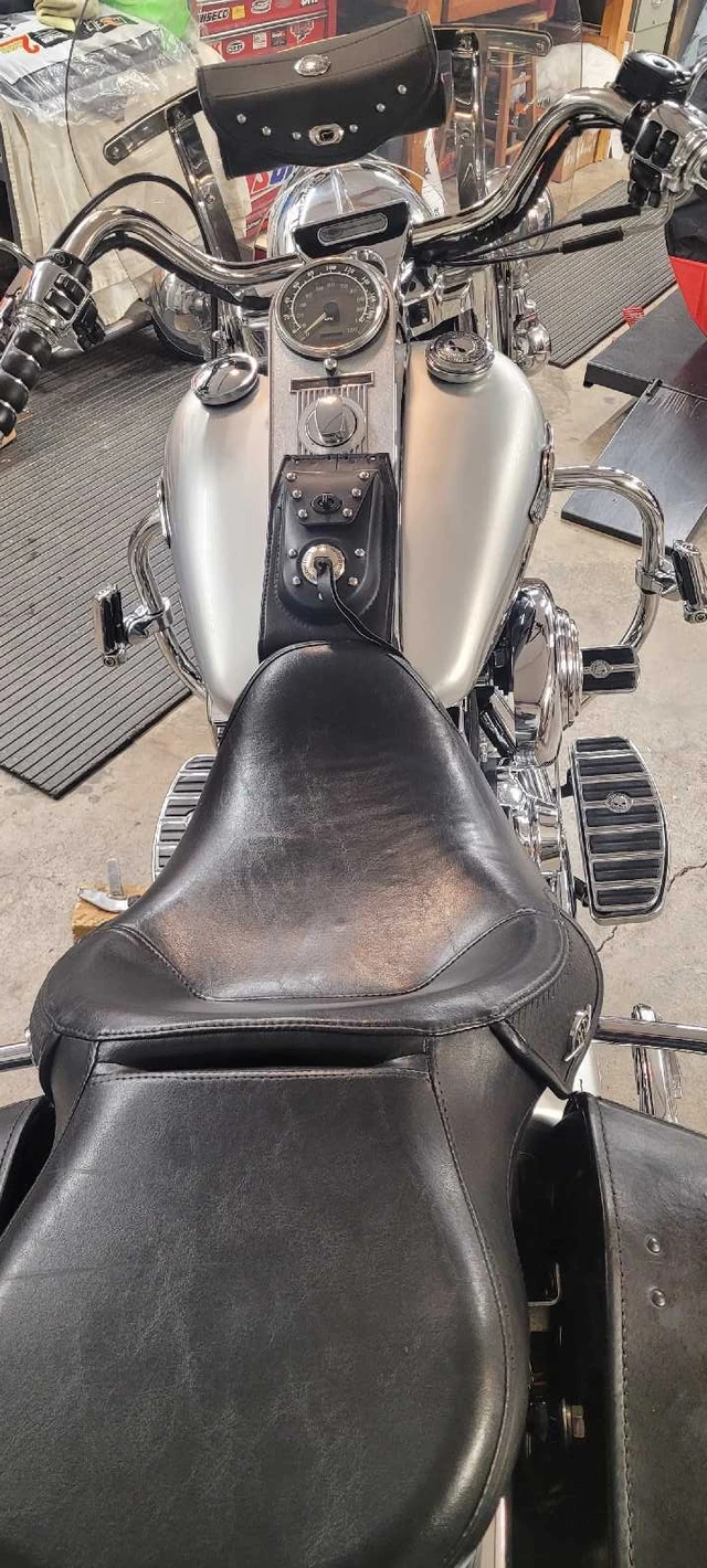 2003 Harley-Davidson, 78 000 km, dovoz Kanada — foto 4 z 5