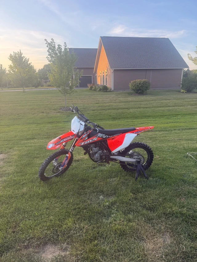 2016 KTM, dovoz Kanada — foto 3 z 5