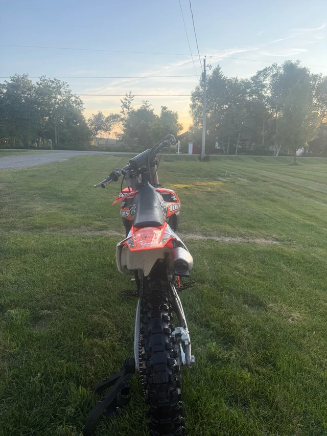 2016 KTM, dovoz Kanada — foto 4 z 5