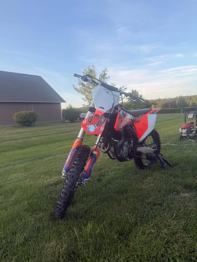 2016 KTM, dovoz Kanada — foto 5 z 5