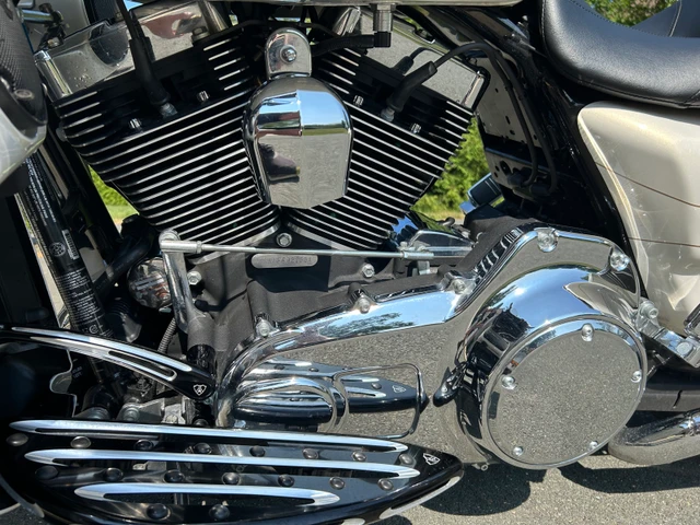 2015 Harley-Davidson, 9 000 km, dovoz Kanada — foto 3 z 5