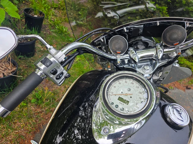 2011 Yamaha, 8 400 km, dovoz Kanada — foto 3 z 5
