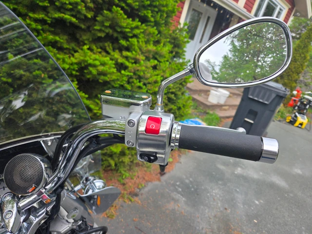 2011 Yamaha, 8 400 km, dovoz Kanada — foto 4 z 5