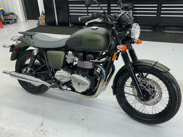 2012 Triumph, 146 km, dovoz Kanada — foto 2 z 5