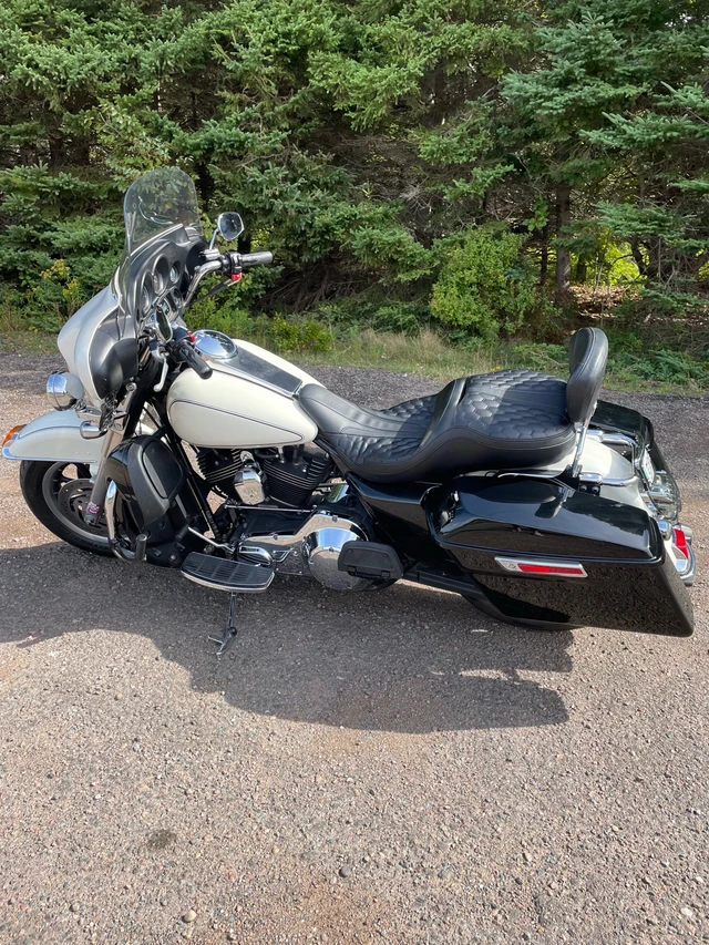 2005 Harley-Davidson, 77 000 km, dovoz Kanada — foto 4 z 4