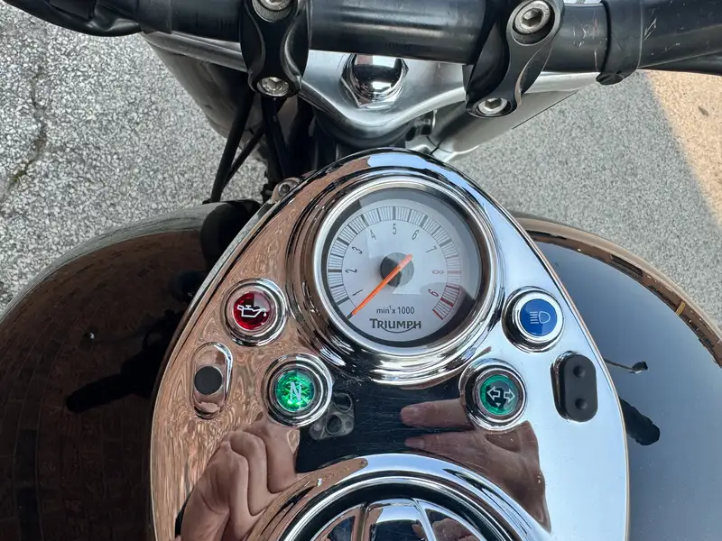 2009 Triumph Speedmaster, 42 000 km, dovoz Kanada — foto 8 z 12