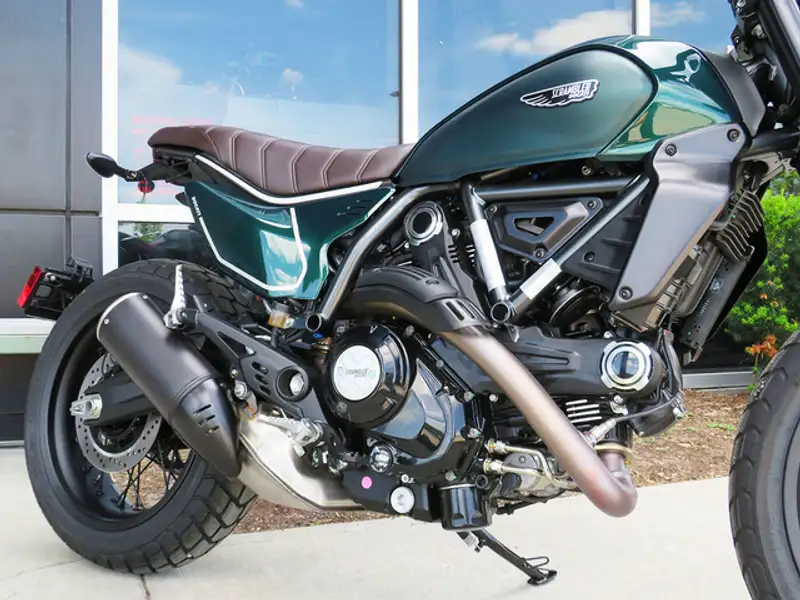 2026 Ducati Scrambler Icon Dark, zelená, 0 km, dovoz Kanada — foto 7 z 12