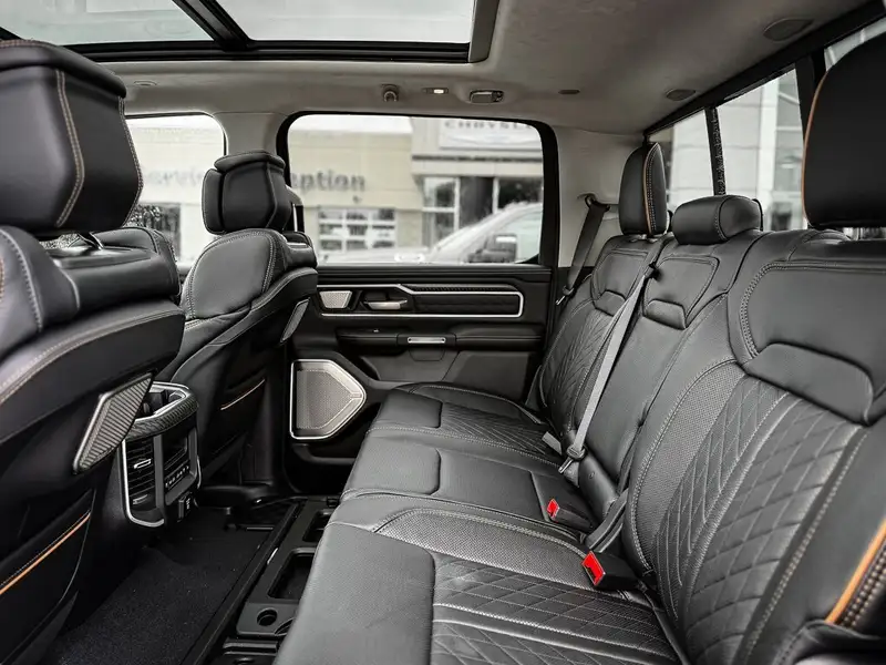 2026 RAM 1500 Tungsten | MULTI-FUNCTION TAILGATE | BED UTILITY G, černá, 10 km, dovoz Kanada — foto 5 z 9