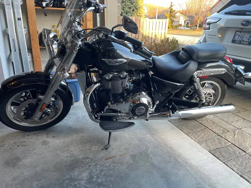 2015 Triumph Thunderbird Commander, černá, 40 362 km, dovoz Kanada — foto 2 z 5