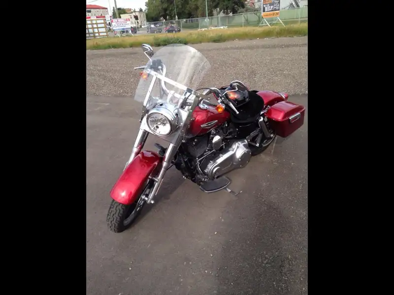 2012 Harley-Davidson Dyna Switchback, 8 351 km, dovoz Kanada — foto 2 z 4