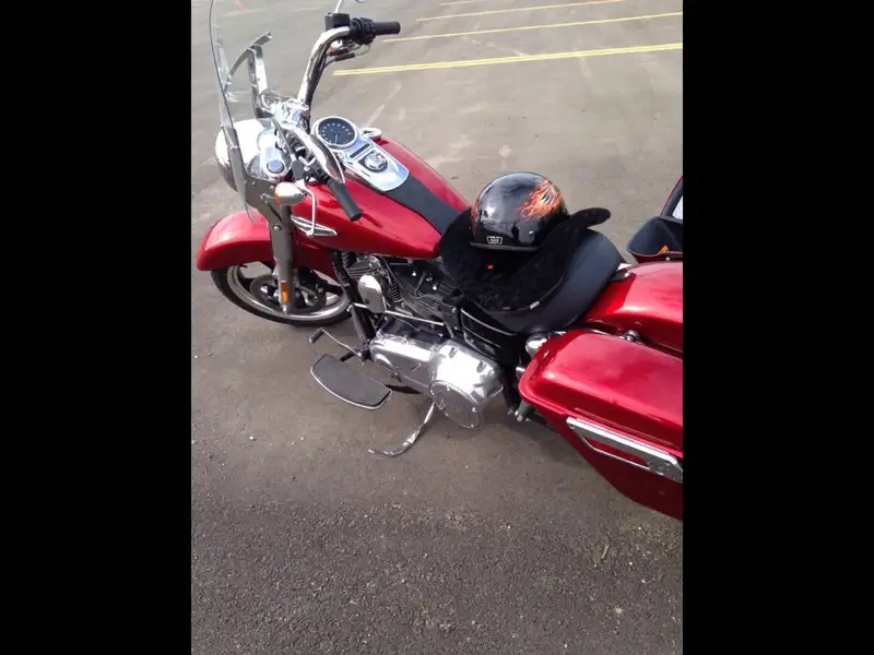 2012 Harley-Davidson Dyna Switchback, 8 351 km, dovoz Kanada — foto 3 z 4