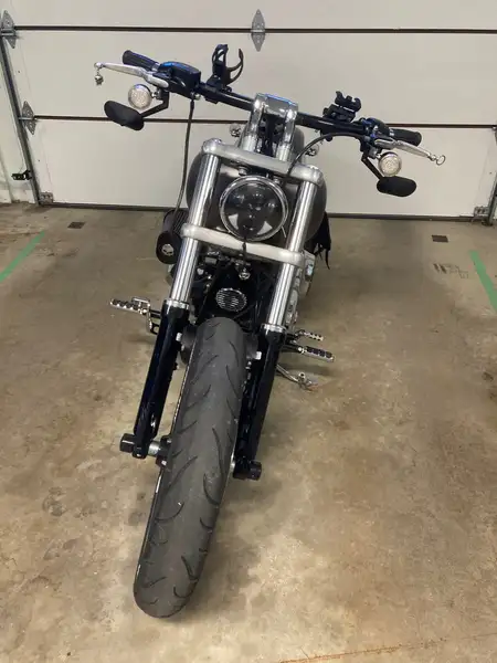 2016 Harley-Davidson Breakout, šedá, 68 000 km, dovoz Kanada — foto 2 z 9