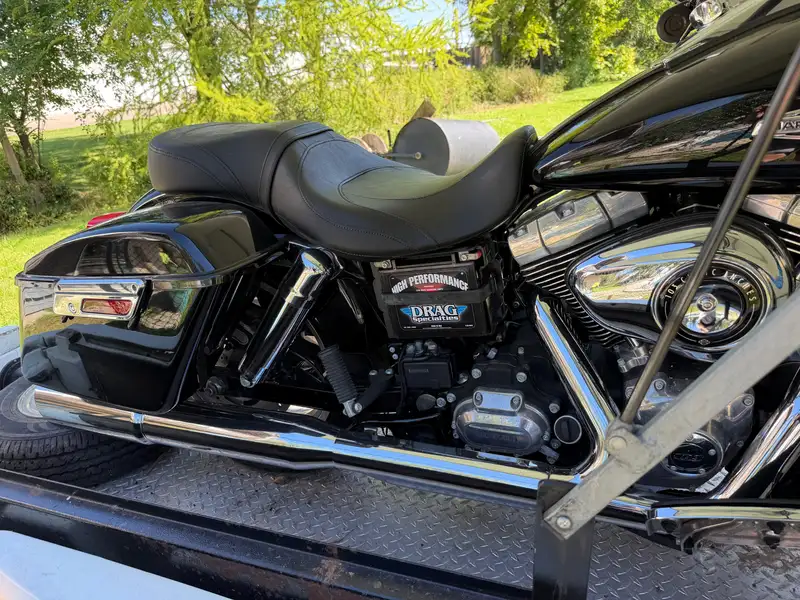 2012 Harley-Davidson Dyna Switchback, černá, 2 937 km, dovoz Kanada — foto 4 z 4
