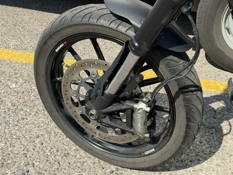 2015 Ducati Unspecified, 18 095 km, dovoz Kanada — foto 8 z 8