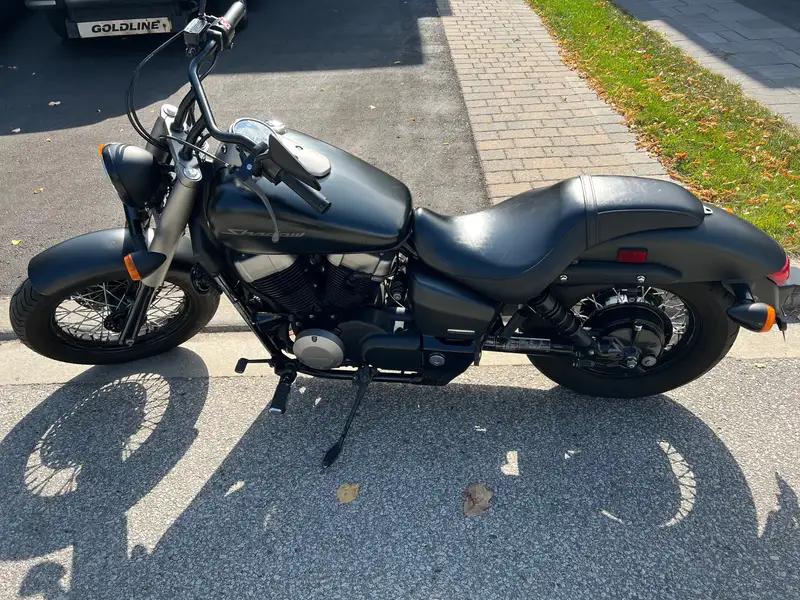 2012 Honda Shadow Phantom, černá, 22 000 km, dovoz Kanada — foto 2 z 2