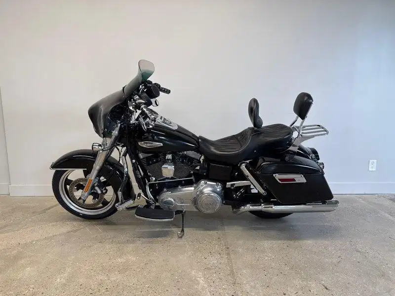 2012 Harley-Davidson Dyna Switchback, černá, dovoz Kanada — foto 10 z 12