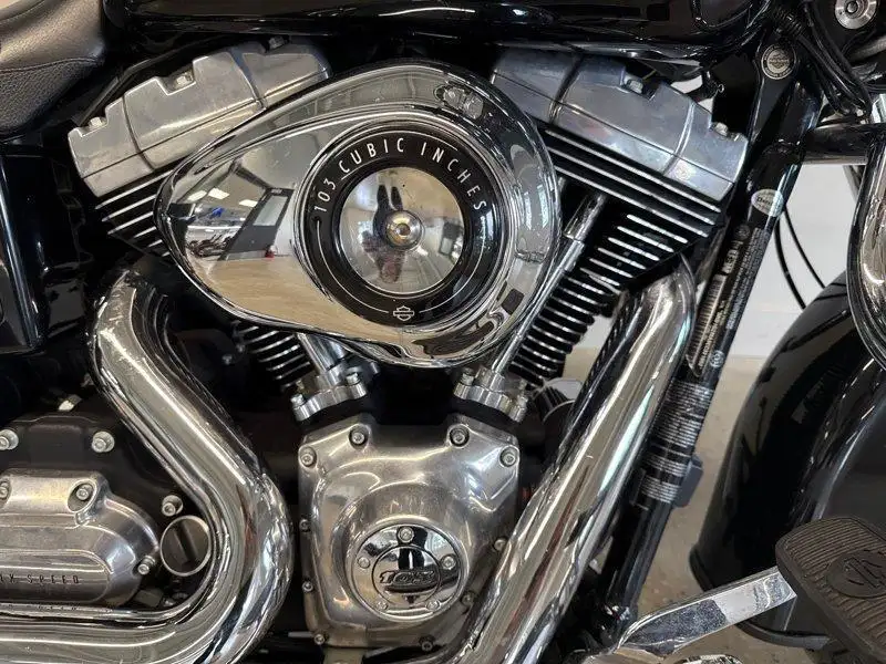 2012 Harley-Davidson Dyna Switchback, černá, dovoz Kanada — foto 4 z 12