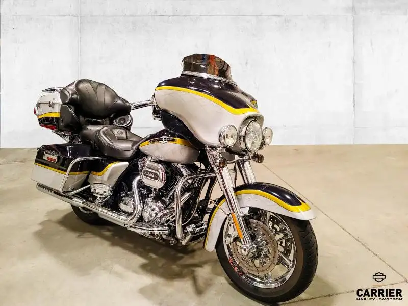2012 Harley-Davidson Electra Glide FLHTCUSE5, 52 768 km, dovoz Kanada — foto 2 z 11