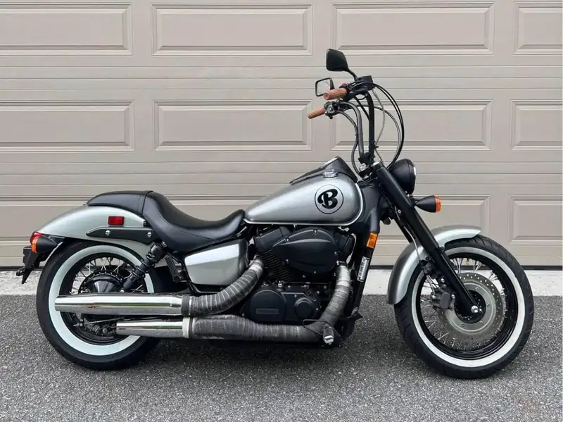 2016 Honda Shadow Phantom, stříbrná, 11 675 km, dovoz Kanada — foto 2 z 5