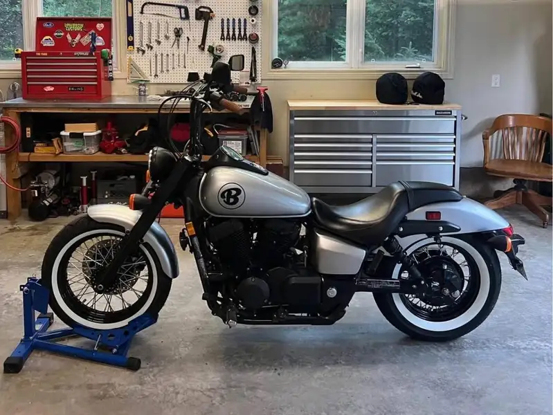 2016 Honda Shadow Phantom, stříbrná, 11 675 km, dovoz Kanada — foto 3 z 5