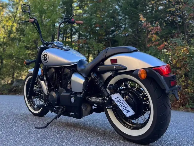2016 Honda Shadow Phantom, stříbrná, 11 675 km, dovoz Kanada — foto 4 z 5
